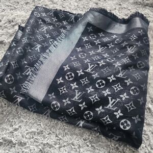 LOUIS VUITTON SHAWL